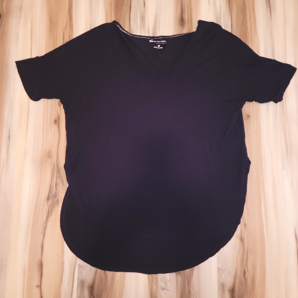 Two by Vince Camuto Medium Tee